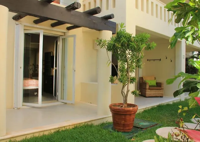 Ground Floor Condo, Steps From Coco And 5th Av Apartment