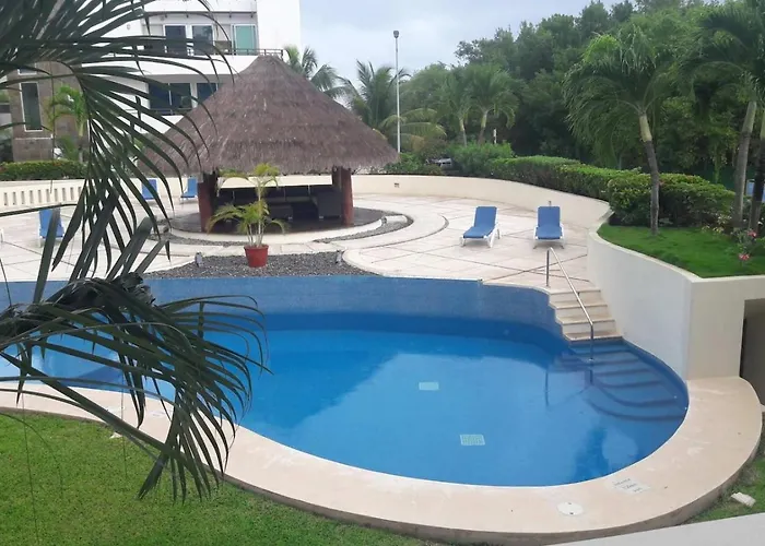 Apartment Ground Floor Condo, Steps From Coco And 5th Av