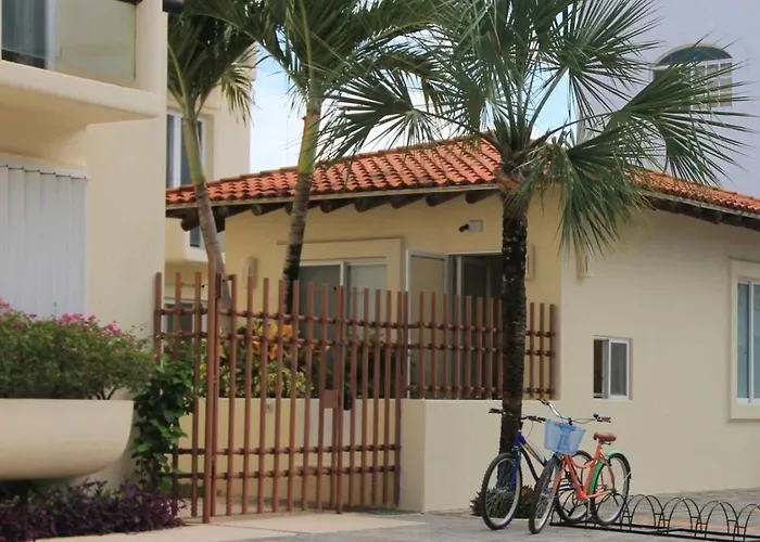 Apartment Ground Floor Condo, Steps From Coco And 5th Av *