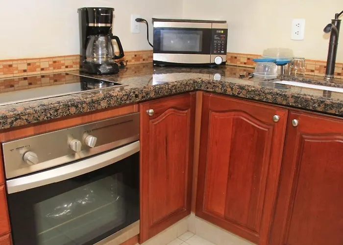 Apartment Ground Floor Condo, Steps From Coco And 5th Av