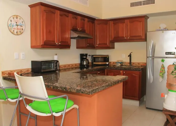 Ground Floor Condo, Steps From Coco And 5th Av Apartment *