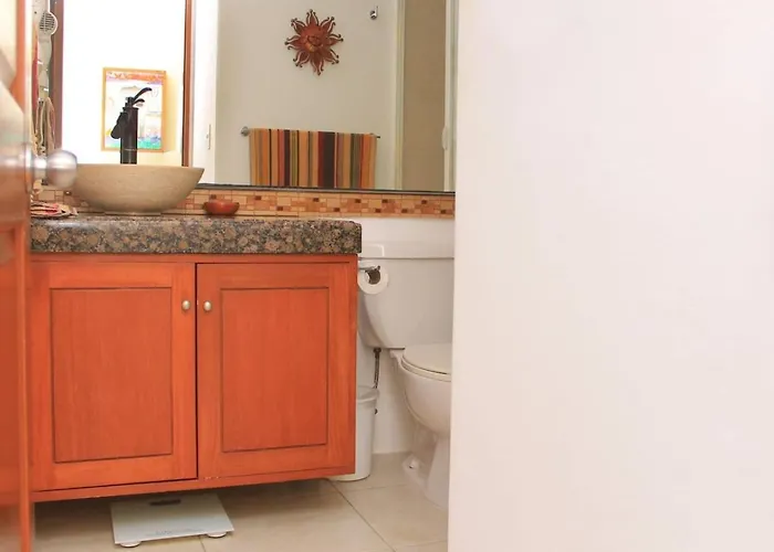 Ground Floor Condo, Steps From Coco And 5th Av Apartment *