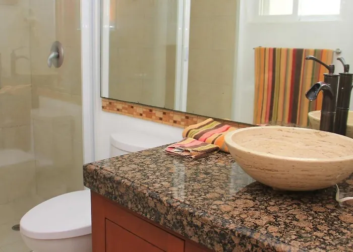 Ground Floor Condo, Steps From Coco And 5th Av Apartment *