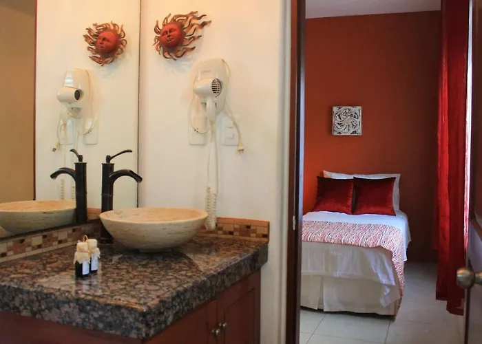 Ground Floor Condo, Steps From Coco And 5th Av *
