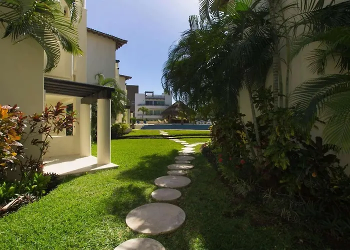 Ground Floor Condo, Steps From Coco And 5th Av